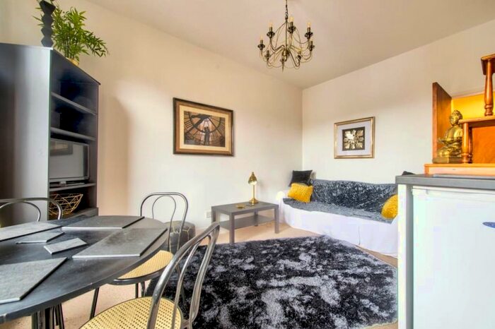 1 Bedroom Flat To Rent In West Bow, Edinburgh, EH1