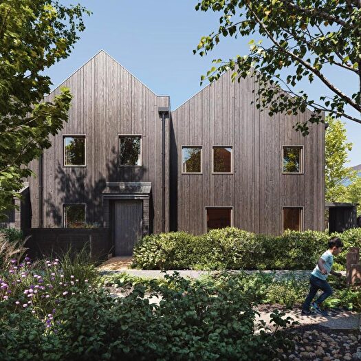 4 Bedroom Semi-Detached House For Sale In Carpenters Yard, Epping, CM16