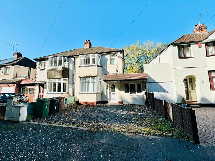 4 Bedroom Semi-Detached House To Rent In Bentley Mill Lane, Walsall, West Midlands, WS2