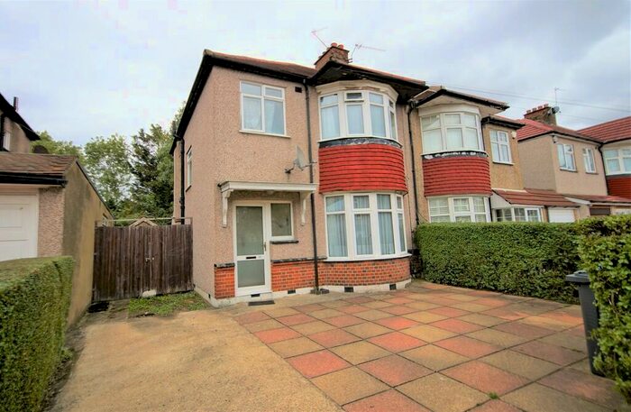 1 Bedroom Ground Flat To Rent In Elm Drive, Harrow, HA2