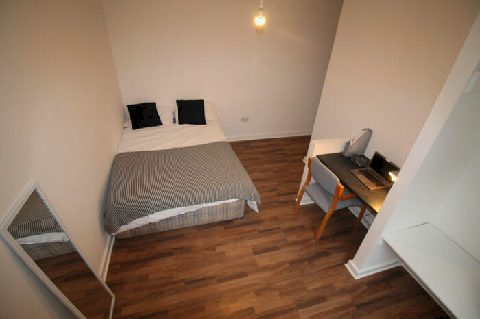 10 Bedroom Town House To Rent In Duke Street, Liverpool, Merseyside, L1