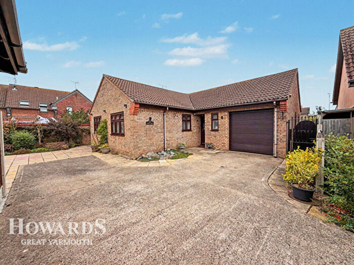 3 Bedroom Detached Bungalow For Sale In Fairisle Drive, Caister-on-Sea, NR30
