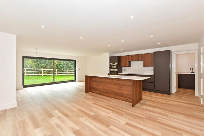 4 Bedroom Detached House For Sale In Station Road, Dover, Kent, CT15
