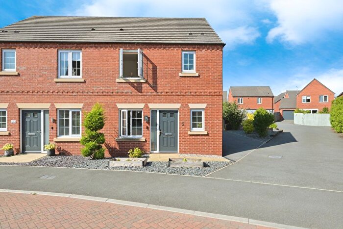 3 Bedroom Semi-Detached House For Sale In Forester Close, Market Harborough, LE16