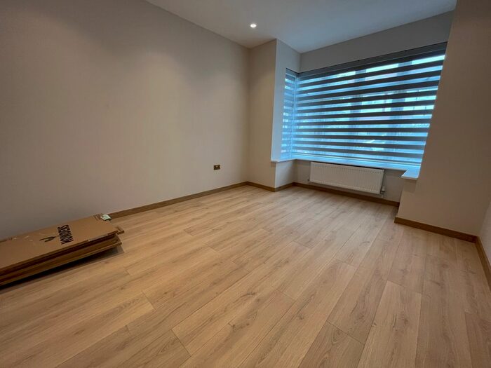 3 Bedroom Terraced House To Rent In Hamilton Road, London, NW11