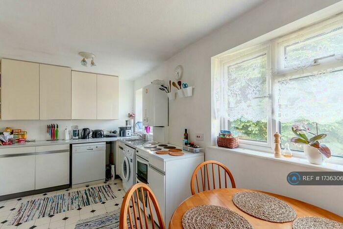 2 Bedroom Flat To Rent In Holyhead Court, Kingston Upon Thames, KT1