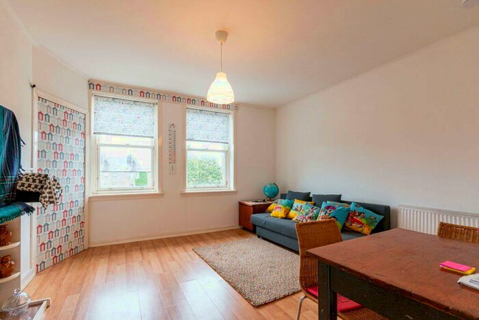 3 Bedroom Flat To Rent In L – Portobello Road, Edinburgh, EH8