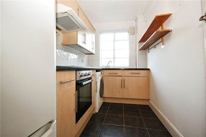 3 Bedroom Flat To Rent In Streatham High Road, London, SW16