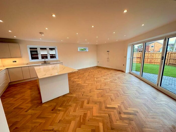 4 Bedroom Detached House For Sale In Runnymede Road, Canvey Island, SS8