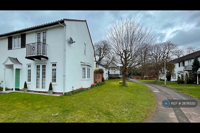 3 Bedroom Semi Detached House To Rent In Hollins Walk, Reading, RG30