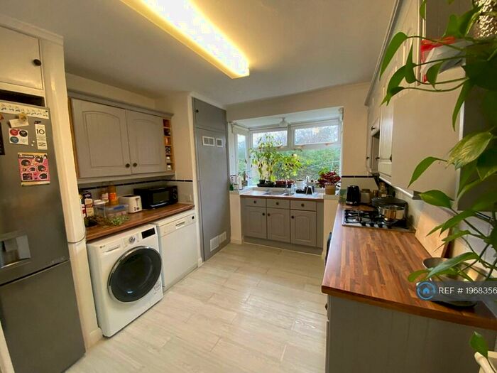 2 Bedroom Maisonette To Rent In Wanstead Close, Bromley, BR1