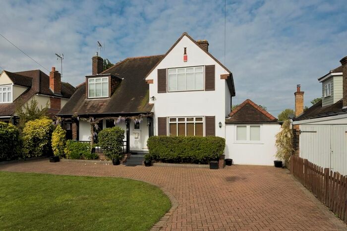 4 Bedroom Detached House To Rent In Scotts Avenue, Sunbury On Thames, TW16