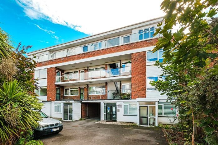 2 Bedroom Flat For Sale In Avon Court, North Chingford, E4