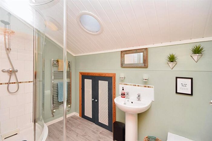 2 Bedroom Detached House For Sale In Fairway Lakes, Caldecott Hall, Fritton, Great Yarmouth, NR31