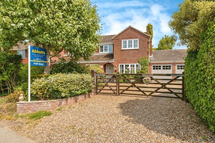 5 Bedroom Detached House For Sale In Milestone Lane, Wicklewood, Wymondham, Norfolk, NR18