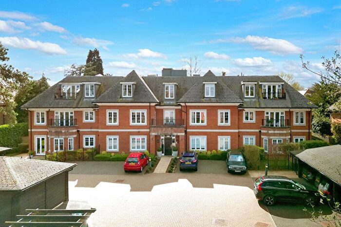 3 Bedroom Apartment To Rent In Station Road, Beaconsfield, Buckinghamshire, HP9