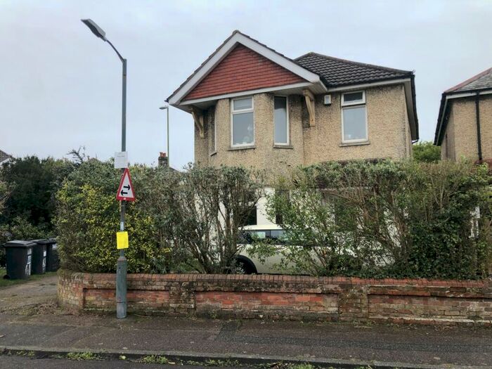 5 Bedroom House To Rent In Bedroom Detached House In Winton, BH9