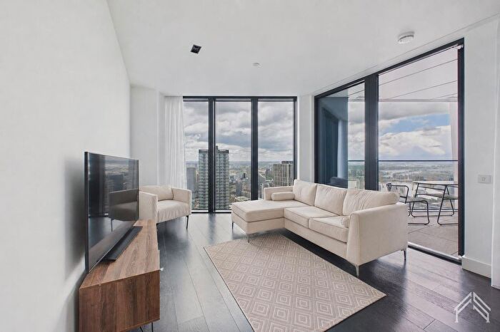 2 Bedroom Flat To Rent In The Madison, Marsh Wall, Canary Wharf, E14