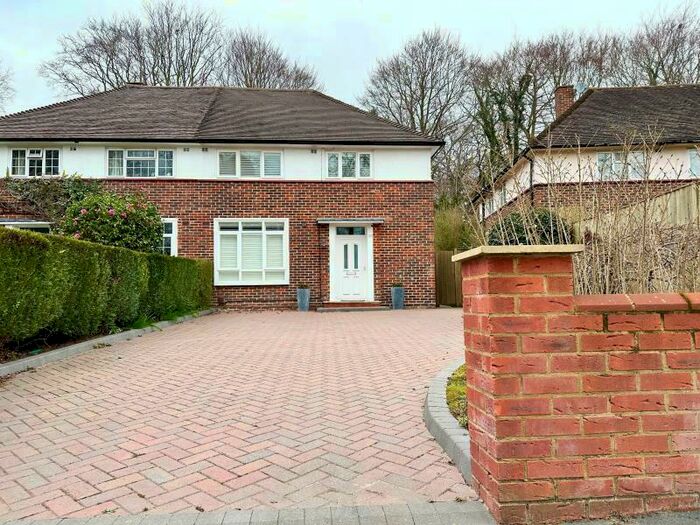 3 Bedroom Terraced House To Rent In Albert Drive, GU21