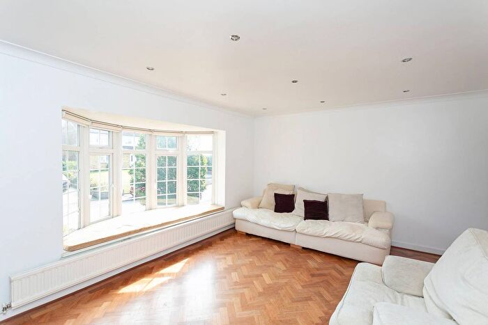 3 Bedroom Flat To Rent In Merry Hill Road, Bushey, Bushey, WD23