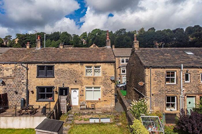 2 Bedroom End Of Terrace House For Sale In Oldham Road, Ripponden, HX6