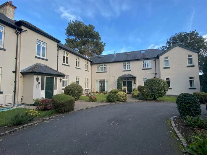 3 Bedroom Flat To Rent In The Green, Mickleover, Derby, DE3
