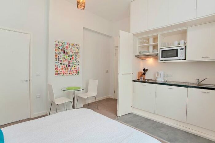 Studio To Rent In Gloucester Terrace, Paddington, W2