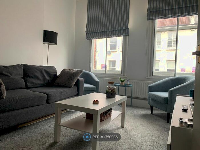 2 Bedroom Flat To Rent In New Kings Road, London, SW6