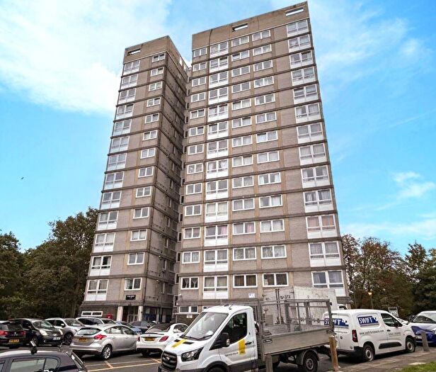 3 Bedroom Flat For Sale In The Oaks, Plumstead, SE18