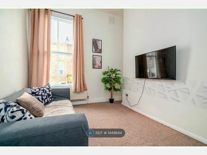 1 Bedroom Flat To Rent In Royal College Street, London, NW1