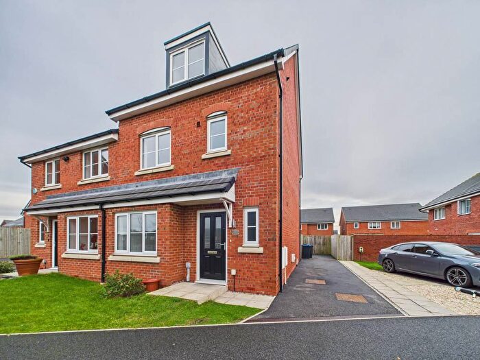 4 Bedroom Semi-Detached House To Rent In Dunnock Avenue, Blackpool, FY5