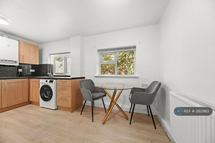 2 Bedroom Semi-Detached House To Rent In Meanwood Road, Leeds, LS6