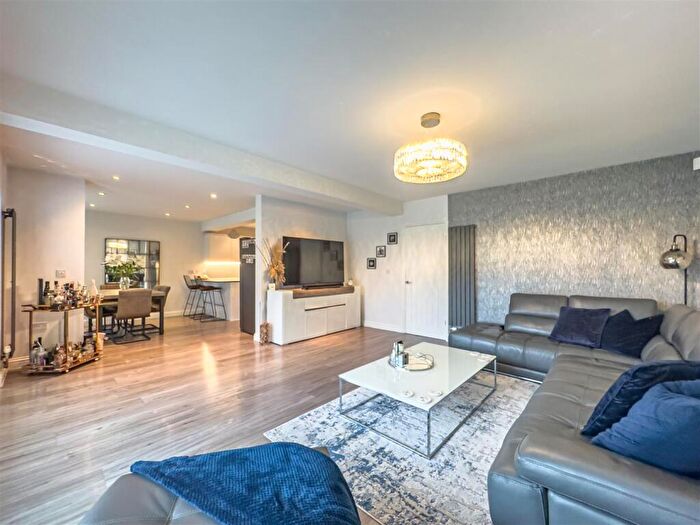 4 Bedroom Detached House For Sale In Cheapside East, Rayleigh, SS6