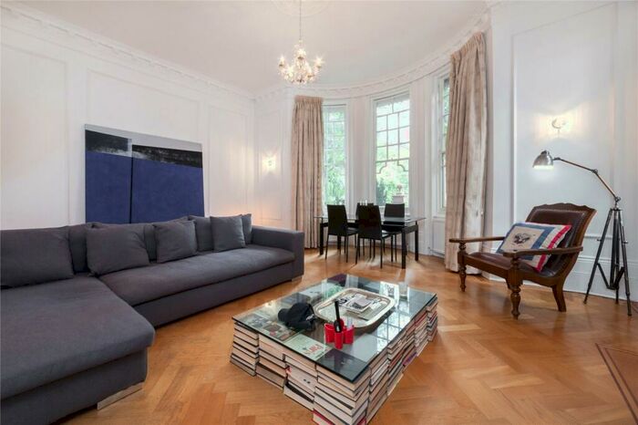 3 Bedroom Flat To Rent In Rosslyn Hill, Hampstead, NW3
