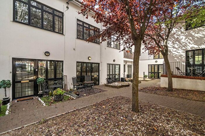 1 Bedroom Terraced House For Sale In Berrymans Lane, London, SE26