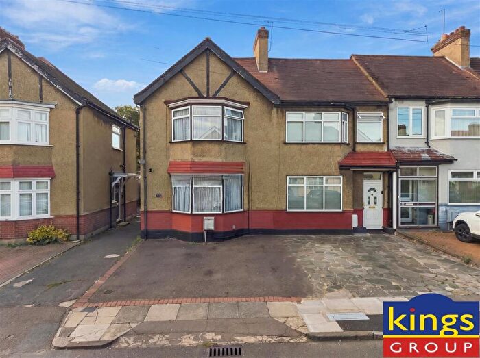 3 Bedroom End Of Terrace House For Sale In Devonia Gardens, Edmonton, N18