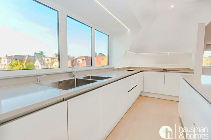 2 Bedroom Flat To Rent In White Lodge, Golders Green, NW11