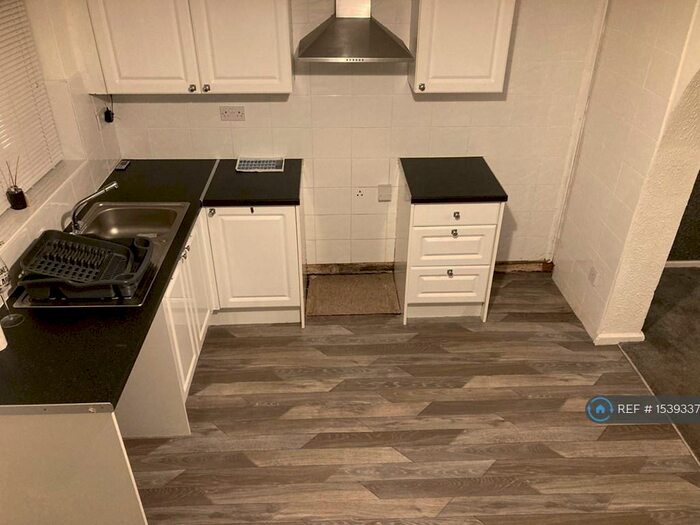 2 Bedroom End Of Terrace House To Rent In Whetstone Hill Lane, Oldham, OL1