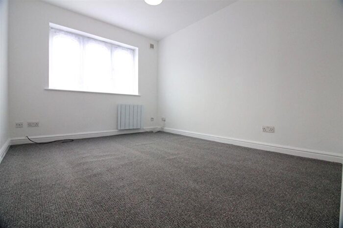 2 Bedroom Flat To Rent In Perry Close, Uxbridge, UB8