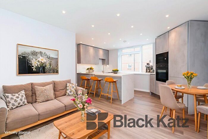 3 Bedroom Flat To Rent In Brondesbury Park, Brondesbury, NW6