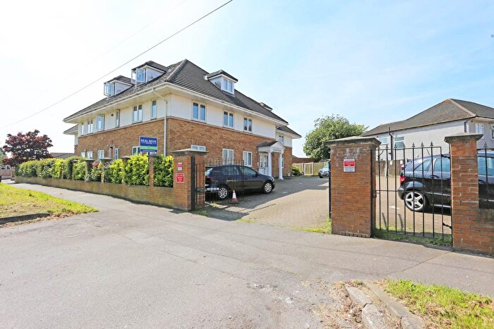 2 Bedroom Flat To Rent In New Road, Rainham, RM13