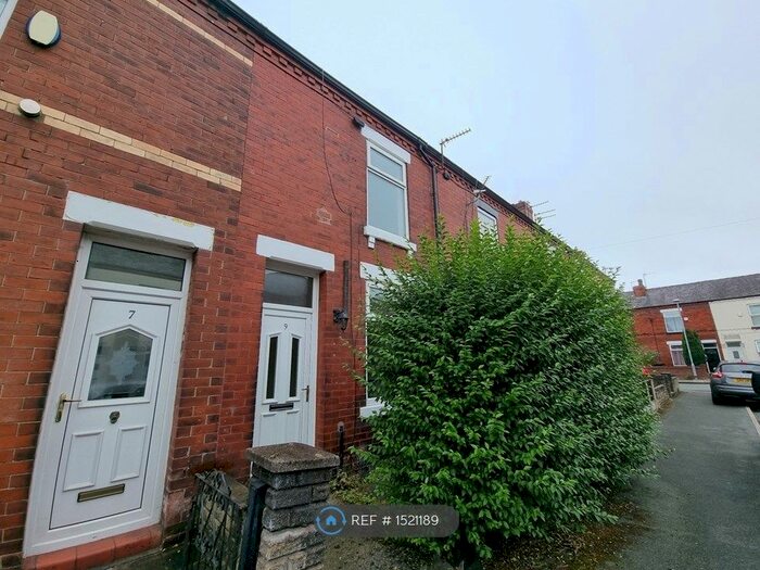 2 Bedroom Flat To Rent In Unicorn Street, Eccles, Manchester, M30