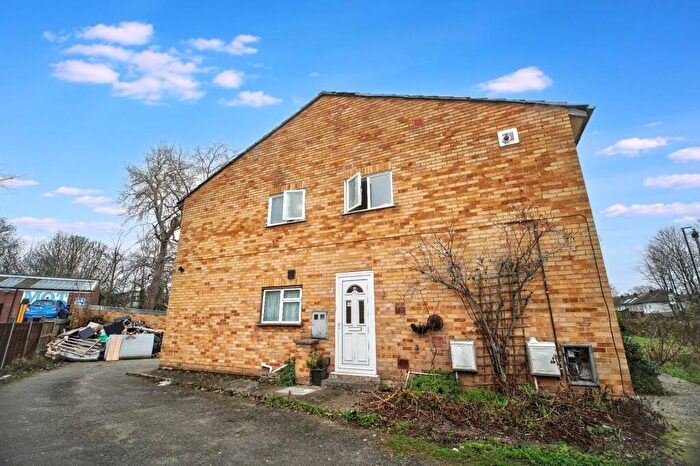 2 Bedroom Maisonette For Sale In Flat Woodglen, Bishopsford Road, Morden, SM4