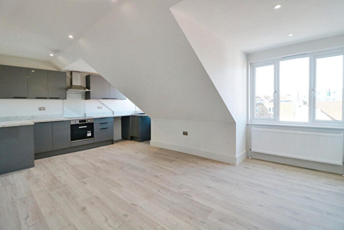 3 Bedroom Apartment To Rent In Elmsleigh Drive, Leigh-on-Sea, SS9