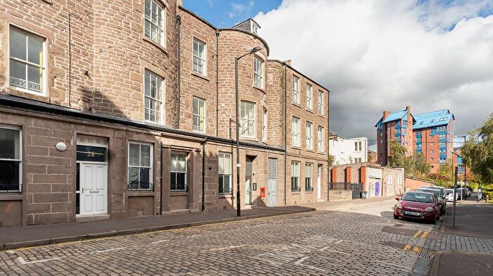 2 Bedroom Flat For Sale In Cowgate, Dundee, DD1