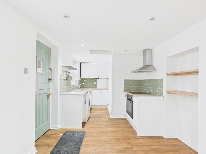 2 Bedroom Flat To Rent In Marine Parade, Worthing, BN11