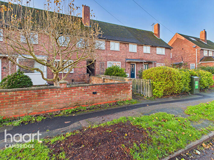 3 Bedroom Semi Detached House For Sale In Mortlock Avenue, Cambridge, CB4