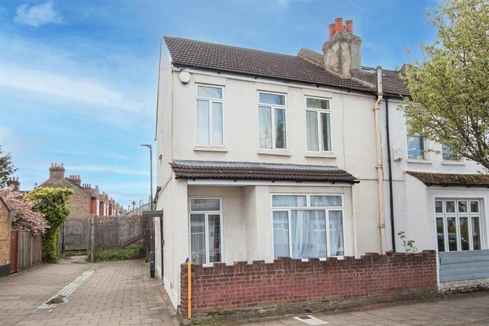 3 Bedroom Property To Rent In Kenlor Road, London, SW17