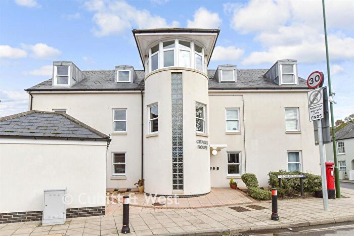 1 Bedroom Apartment For Sale In Orchard Gardens, Chichester, West Sussex, PO19