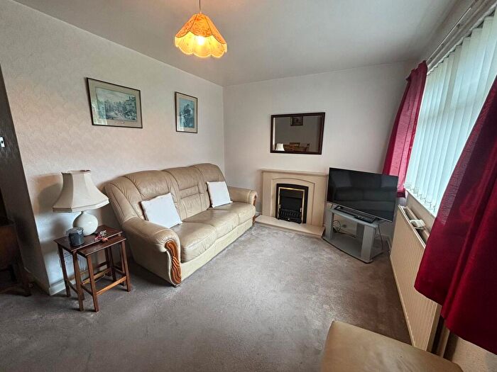 2 Bedroom Flat To Rent In City Avenue, Denton, M34